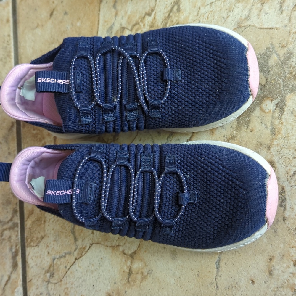 Sketchers girls memory foam sneakers size 12